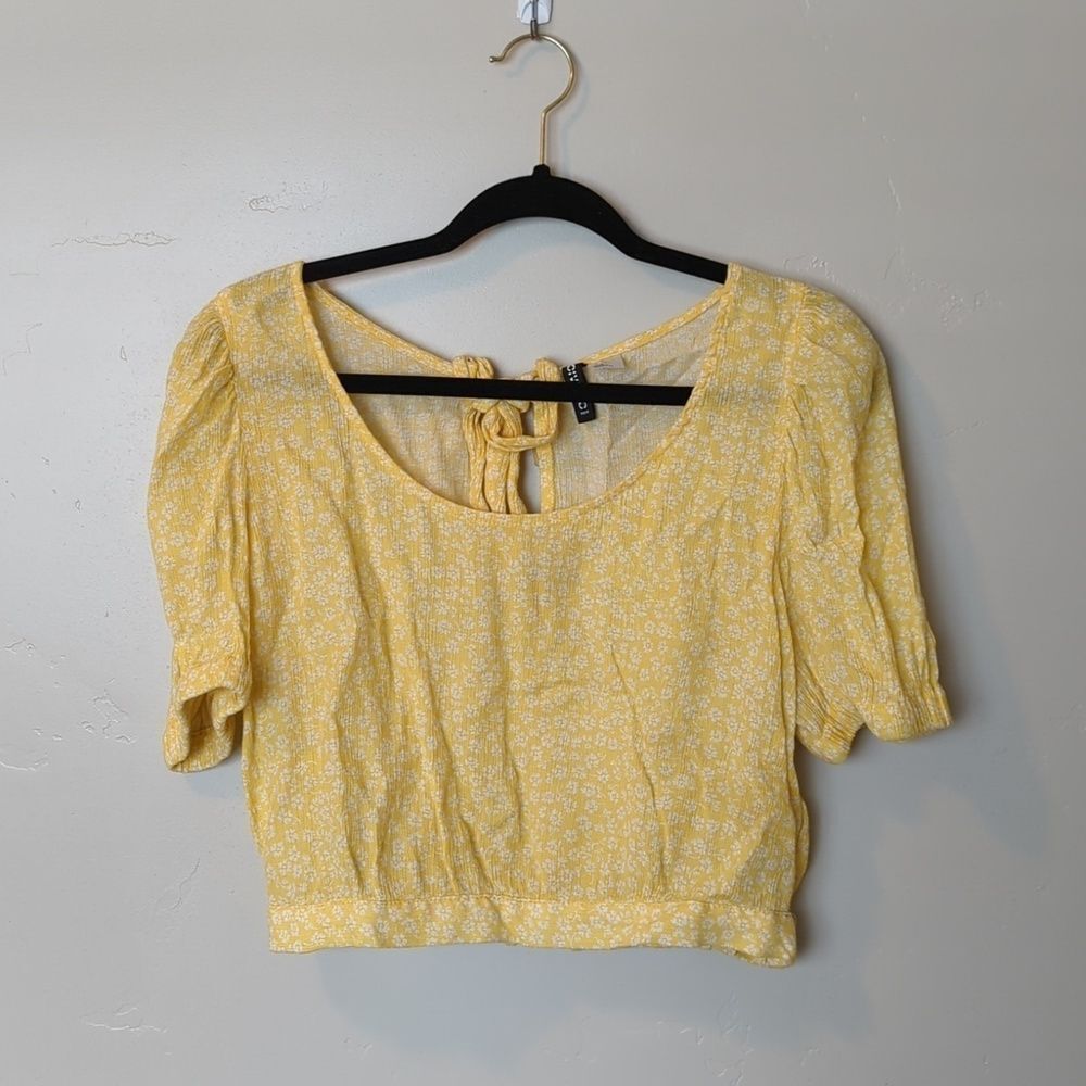 H&M Divided Yellow Cropped Tie Blouse‎